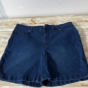 Women's Gloria Vanderbilt Amanda 5” inseam Denim Shorts size 10